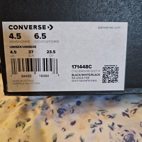 Converse High Tops - Picture 4 of 4